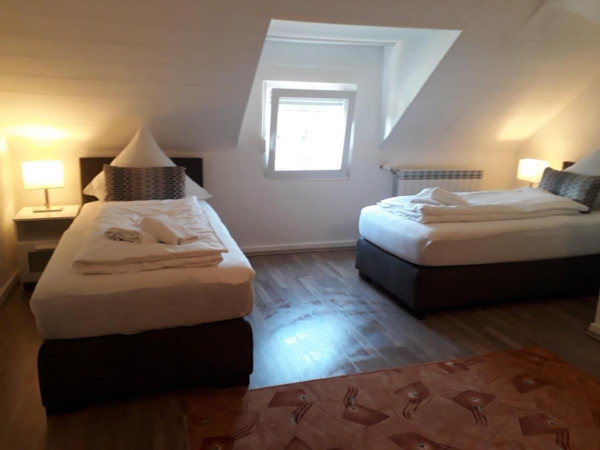 Ferienwohnungen Haus Scheidter 42 ซาร์บรึคเคน ภายนอก รูปภาพ